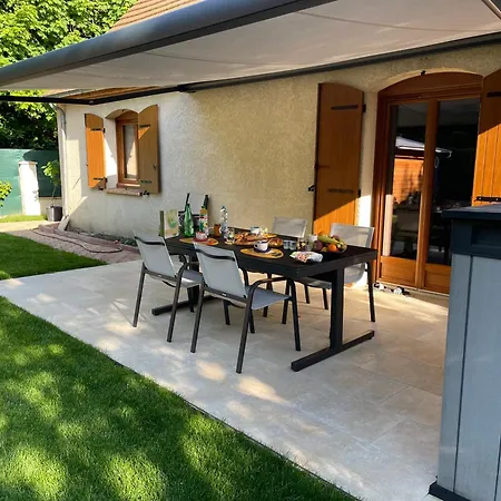 Guest house Climatisee, Entre Paris Disneyland, Au Coeur Des Jeux Olympiques Canoe-kayak,
